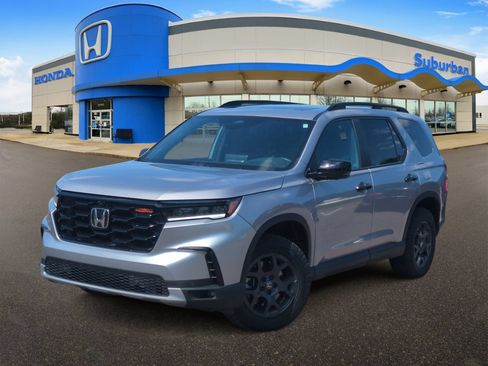 Certified 2025 Honda Pilot TrailSport image 1