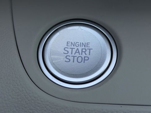 Used 2025 Hyundai Elantra Limited image 24