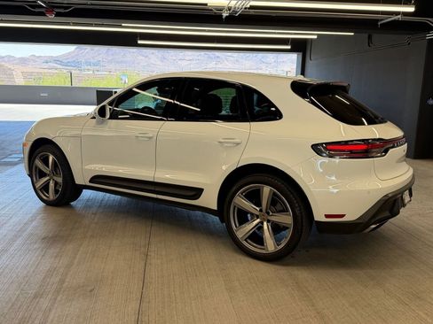 Certified 2022 Porsche Macan AWD/4WD image 3