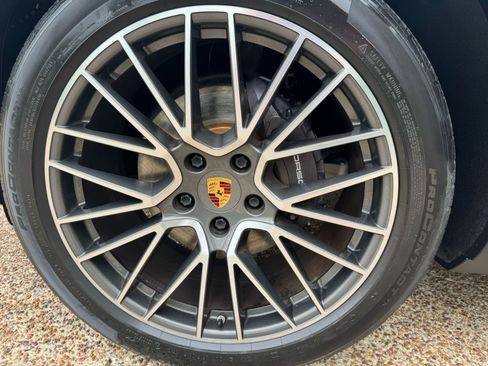 Used 2020 Porsche Cayenne image 38