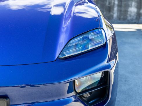 Certified 2025 Porsche Macan 4 Electric image 16