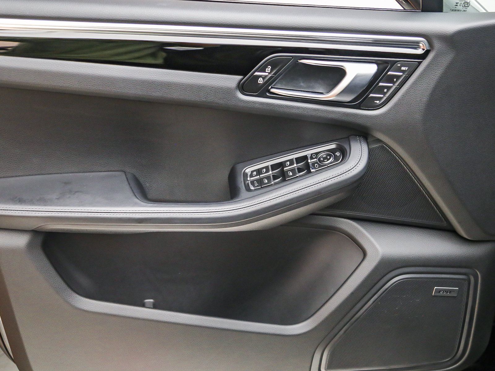 Certified 2026 Porsche Macan Turbo AWD/4WD image 19