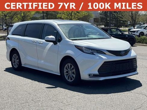 Used 2023 Toyota Sienna XLE FWD image 1