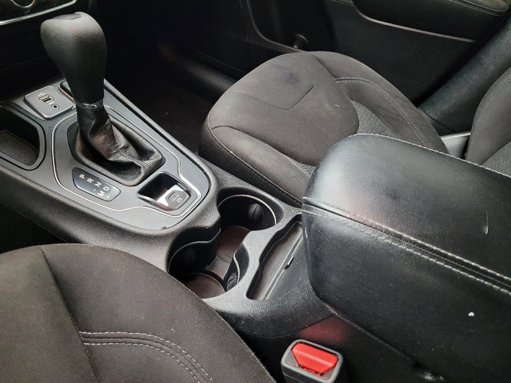Used 2019 Jeep Cherokee Latitude w/ Popular Appearance Group FWD image 26