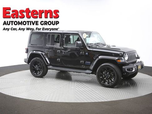 Used 2025 Jeep Wrangler Unlimited Sahara w/ Safety Group AWD/4WD image 49