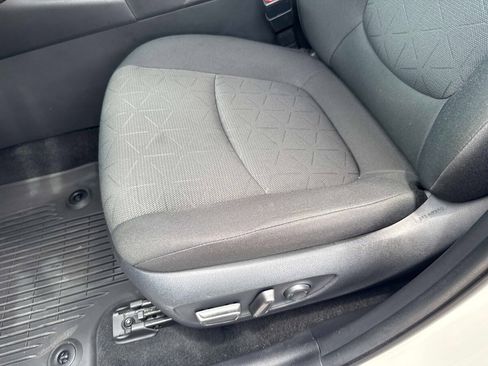 Used 2021 Toyota RAV4 XLE FWD image 19