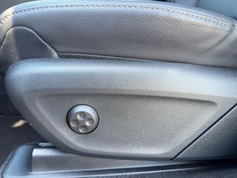 Used 2023 Mercedes-Benz GLE 350 4MATIC w/ AMG Line Exterior image 12