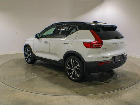 Used 2022 Volvo XC40 T5 R-Design w/ Climate Package AWD/4WD image 3