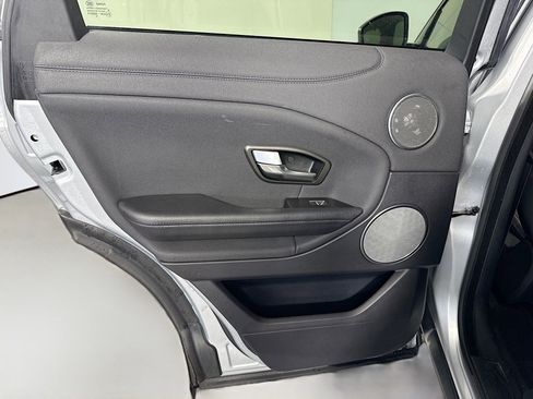 Used 2019 Land Rover Range Rover Evoque SE image 26