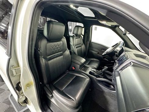 Used 2022 Nissan Frontier PRO-4X w/ Pro-4X Premium Package image 24