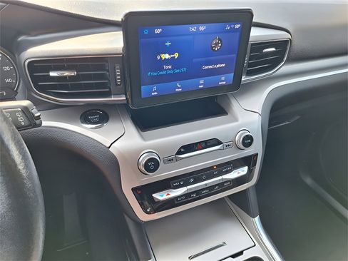 Used 2022 Ford Explorer XLT w/ Equipment Group 202A image 13