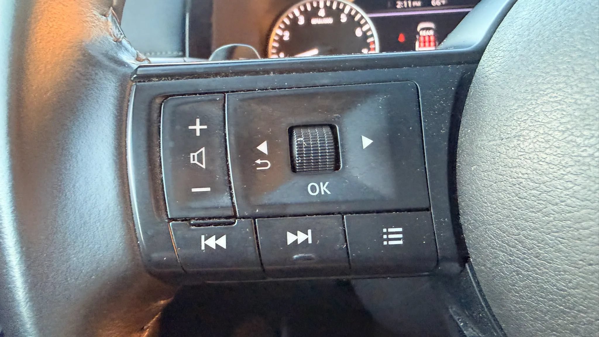 Used 2025 Nissan Pathfinder SV AWD/4WD image 19