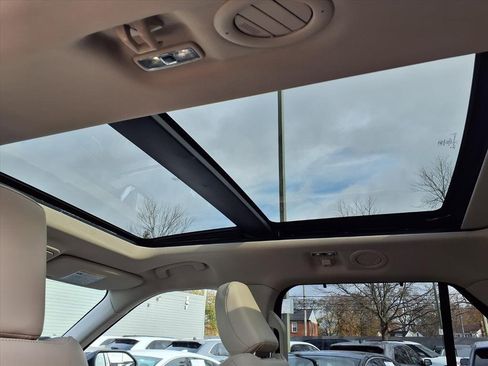 Certified 2023 Ford Explorer Platinum w/ Technology Package image 9