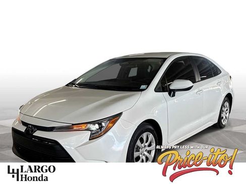 Used 2025 Toyota Corolla LE FWD image 1