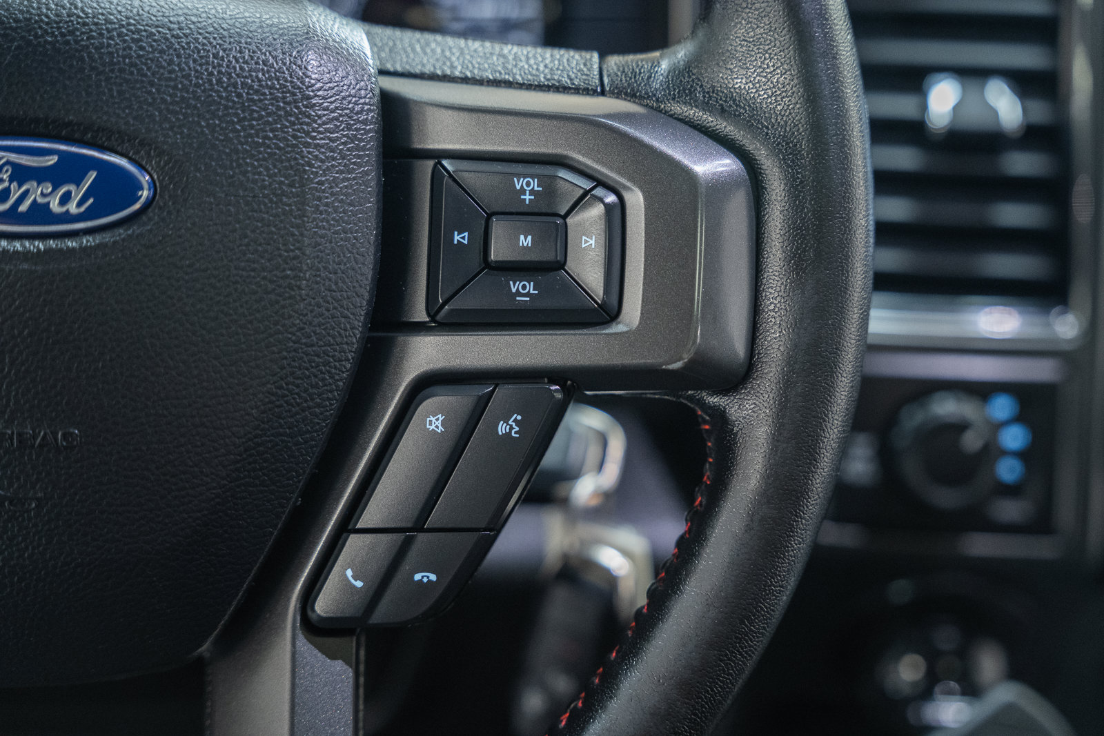 Used 2019 Ford F150 XLT w/ Equipment Group 302A Luxury AWD/4WD image 31