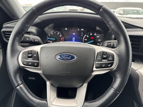 Used 2022 Ford Explorer XLT image 14