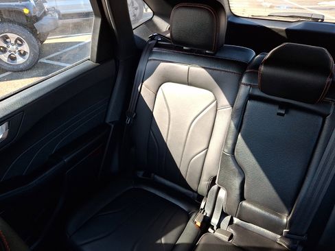 Certified 2025 Ford Escape ST-Line Elite w/ Premium Technology Package image 18