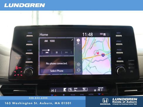 Used 2023 Toyota Sienna Limited image 23