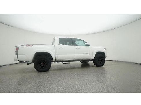 Used 2022 Toyota Tacoma TRD Sport w/ Technology Package AWD/4WD image 30