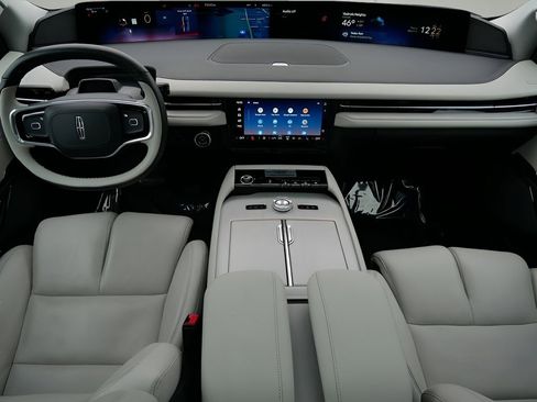 Used 2025 Lincoln Navigator Reserve image 14