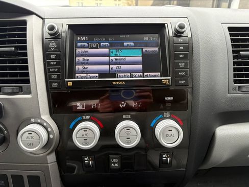 Used 2012 Toyota Tundra Limited w/ Memory Pkg image 10