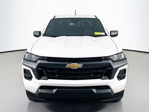 Used 2024 Chevrolet Colorado LT w/ LT Convenience Package II image 2