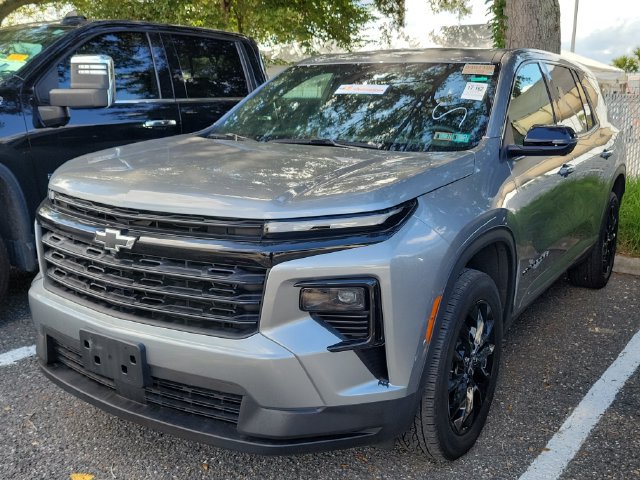 Used 2024 Chevrolet Traverse LS w/ Midnight/Sport Edition FWD image 3