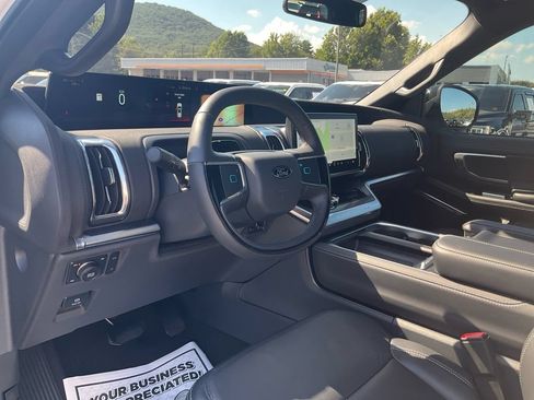 Used 2025 Ford Expedition Platinum w/ Stealth Performance Package AWD/4WD image 15