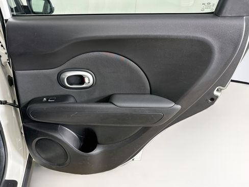 Used 2018 Kia Soul + FWD image 28