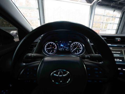 Used 2019 Toyota Camry XLE image 15