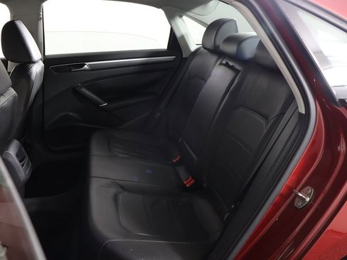 Used 2018 Volkswagen Passat 2.0T R-Line w/ R-Line Lighting Package image 26