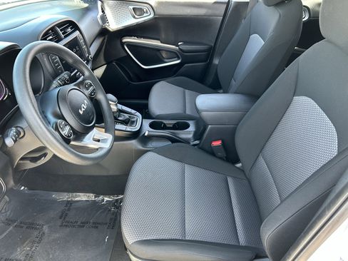 Certified 2025 Kia Soul LX w/ LX Technology Package FWD image 18