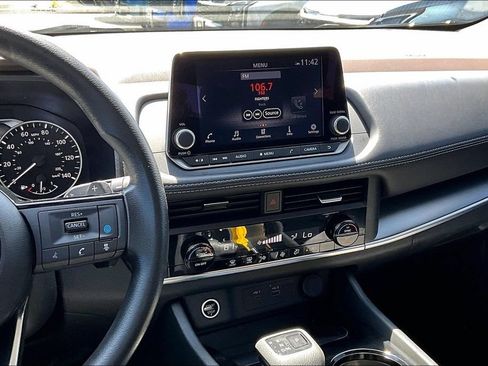 Used 2023 Nissan Rogue SV FWD image 8