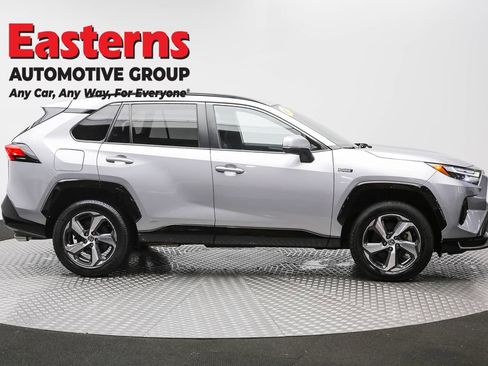 Used 2022 Toyota RAV4 SE image 4