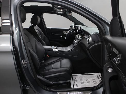 Used 2022 Mercedes-Benz GLC 300 4MATIC image 17