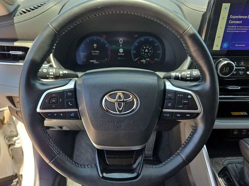 Used 2023 Toyota Highlander Limited FWD image 19