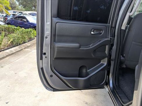 Used 2022 Nissan Frontier SV RWD image 16