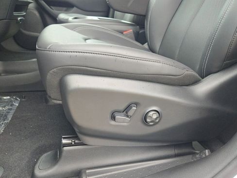 New 2026 Chrysler Voyager LX image 22