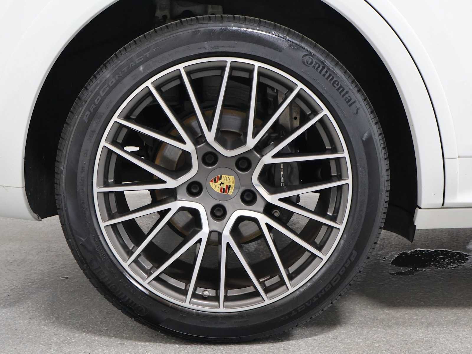 Used 2022 Porsche Cayenne AWD/4WD image 38