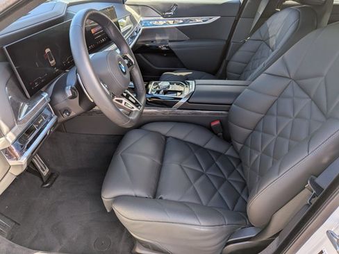 Used 2025 BMW 740i image 17