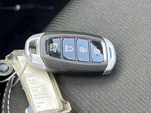 Used 2025 Hyundai Venue SEL FWD image 20