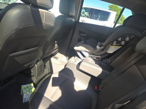 Used 2022 Chevrolet Trax LT w/ LT Convenience Package image 8