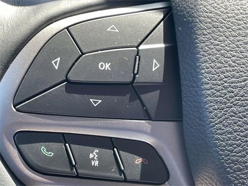 Used 2019 Jeep Cherokee Limited image 25