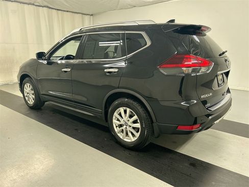 Used 2019 Nissan Rogue SV image 6