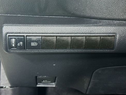 Certified 2021 Toyota Corolla LE image 10