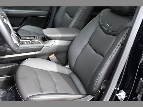 Used 2024 Cadillac XT6 Luxury w/ LPO, Floor Liner Package AWD/4WD image 14