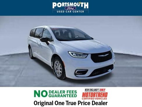 Used 2024 Chrysler Pacifica Touring-L image 25