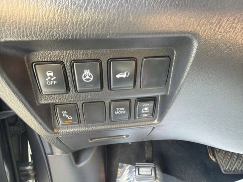 Used 2019 Nissan Pathfinder SL FWD image 20