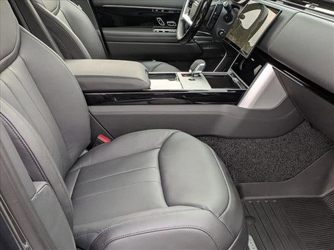 New 2025 Land Rover Range Rover SE image 18