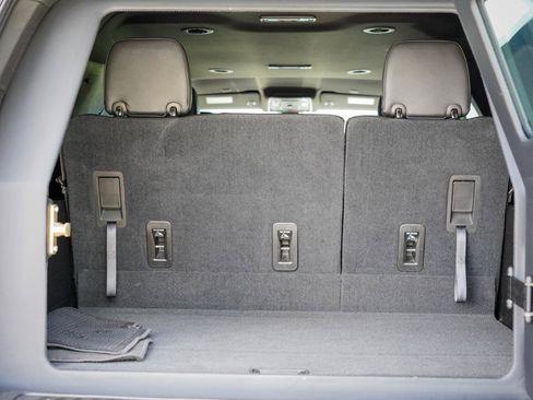 Used 2021 Chevrolet Suburban LT AWD/4WD image 21